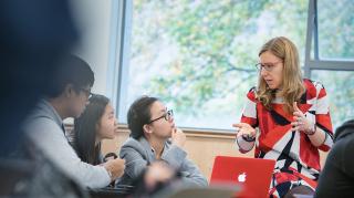 Photo of Siobhán McPhee talking to students